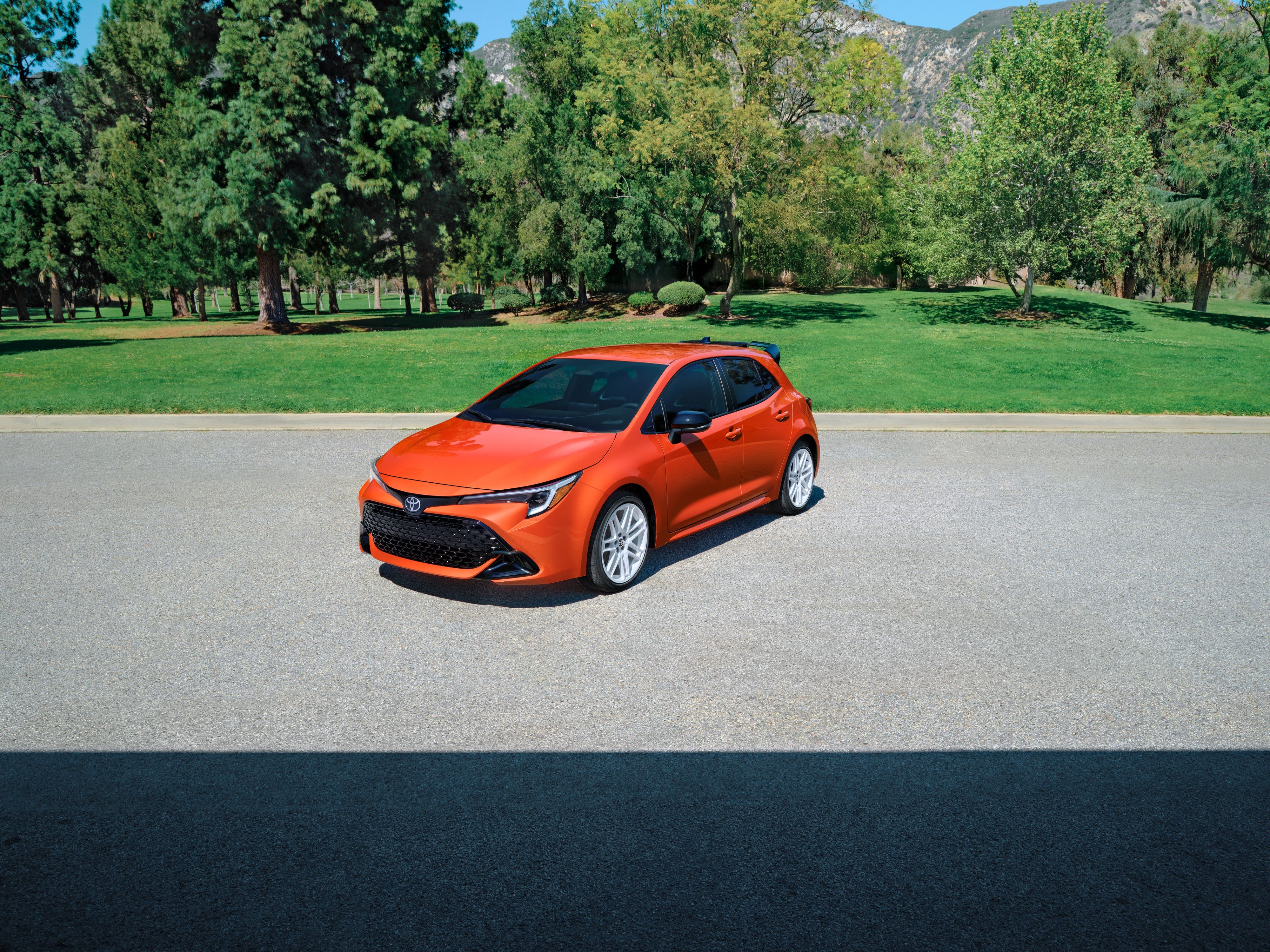 “Toyota Corolla FX Edition” 2026-da qayıdır – retro təkərlər, narıncı tikiş və limitli seriya