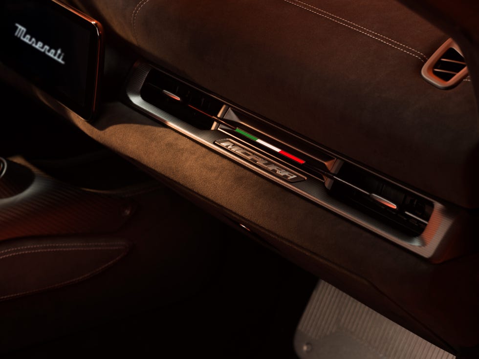 2026 maserati mcpura interior