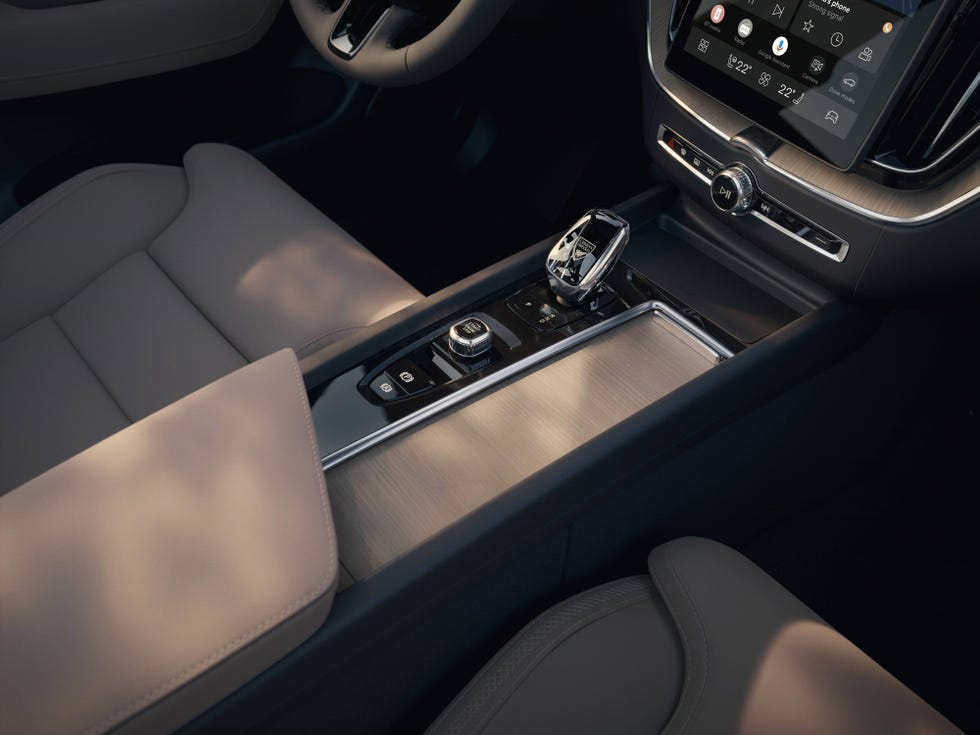 2026 volvo xc60 hybrid interior