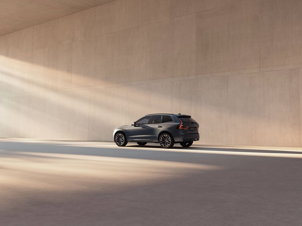 2026 volvo xc60 hybrid rear