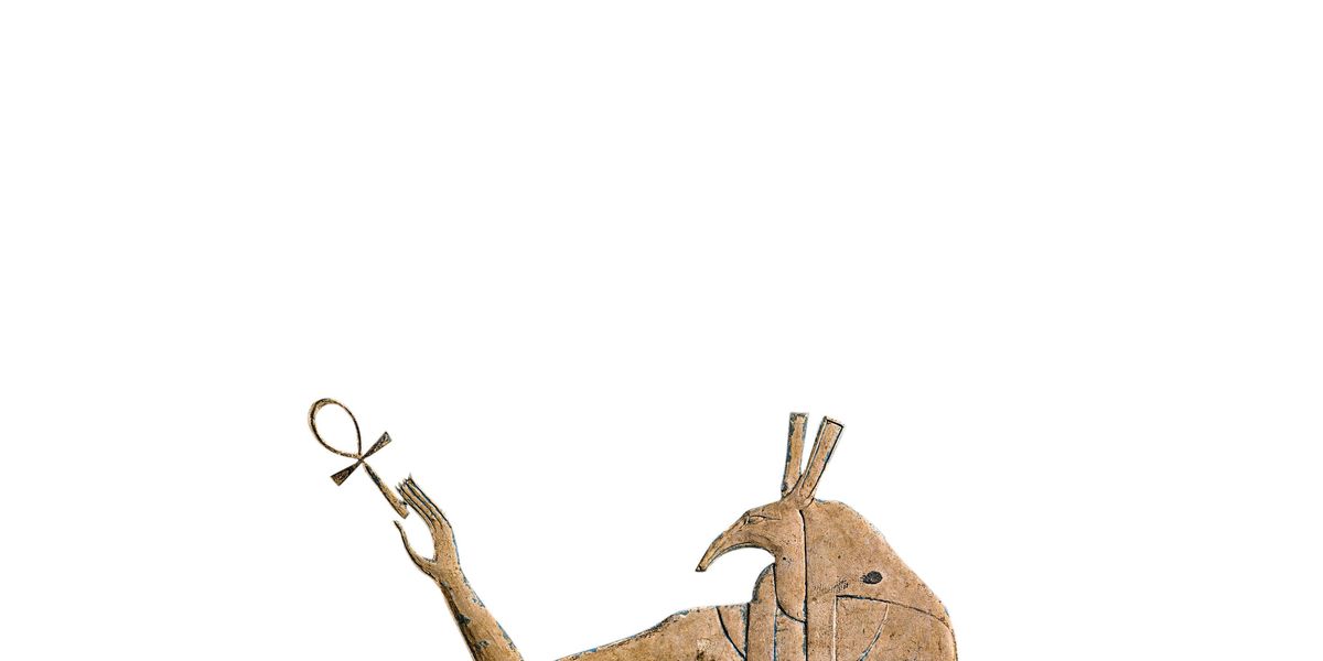 DE BOZE SETH De god van de chaos tevens de moordenaar van Osiris heeft een kop die van een ezel kan zijn maar ook van een windhond een okapi een giraffe of een miereneter Relief in het Egyptisch museum van Cairo
