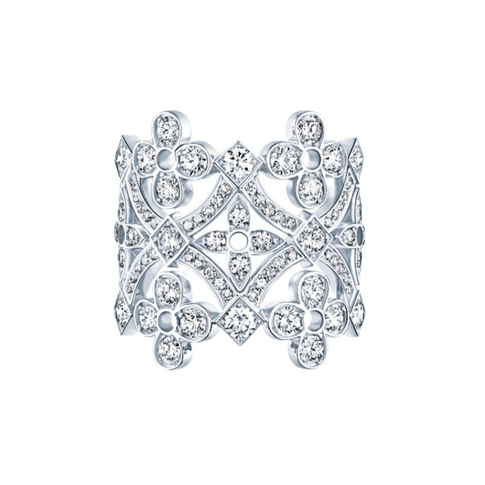 a diamond ring with many diamonds