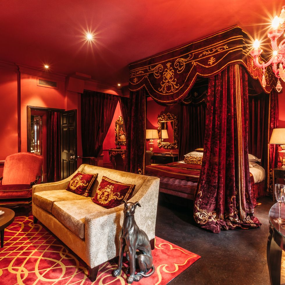 7 of the Best Hotels for the Coronation