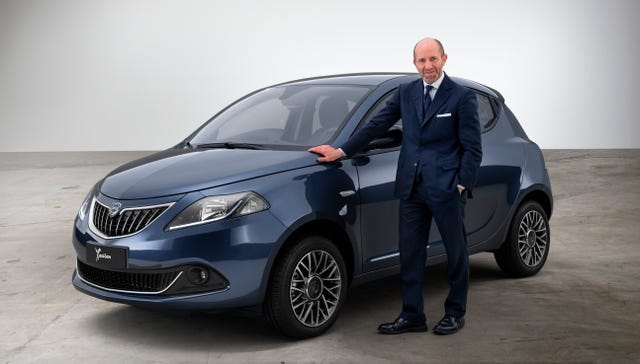 El Lancia Ypsilon se pasea por Milán: personalidad propia con