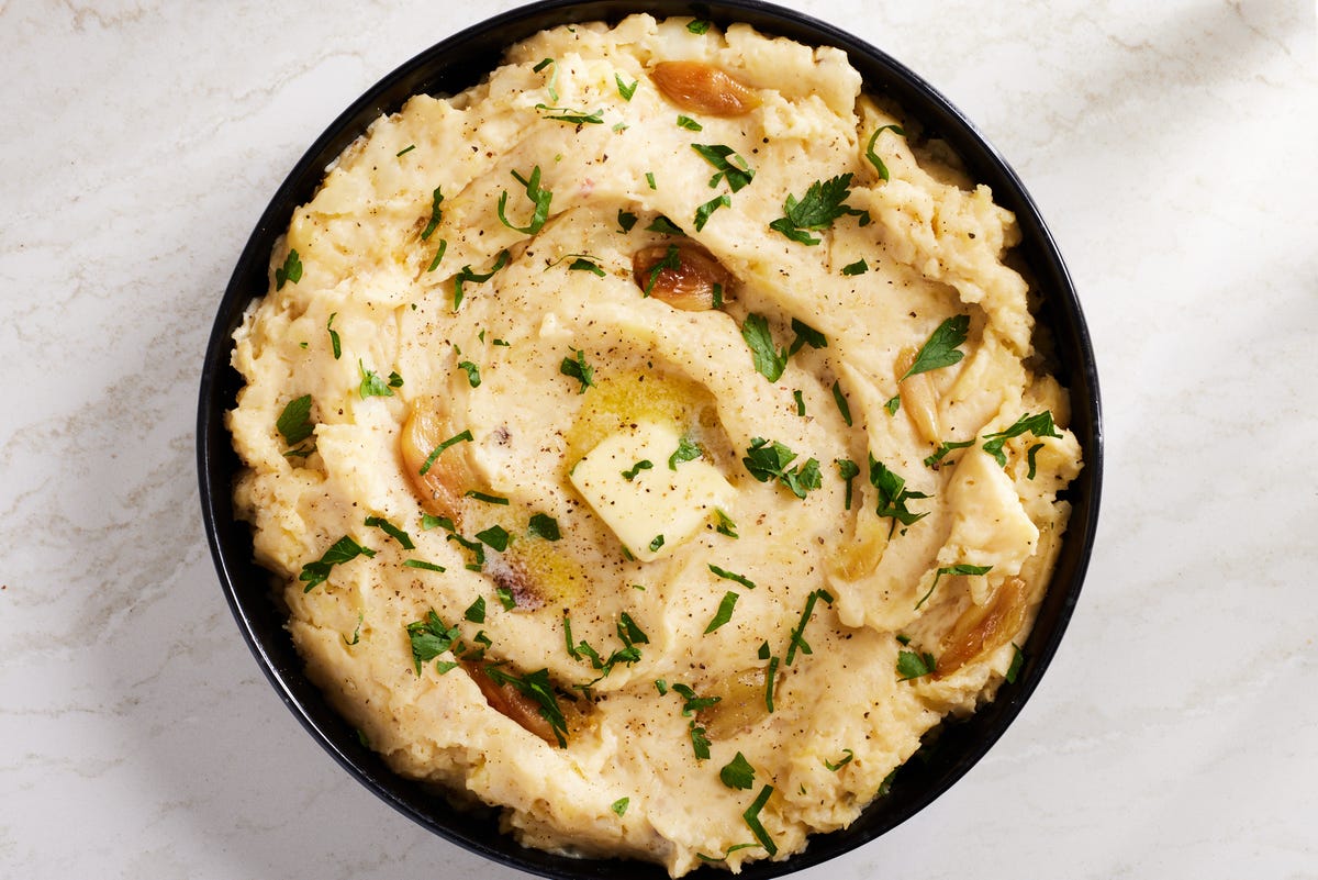 preview for These Roasted Garlic Mashed Potatoes Might Just Be The Perfect Potato