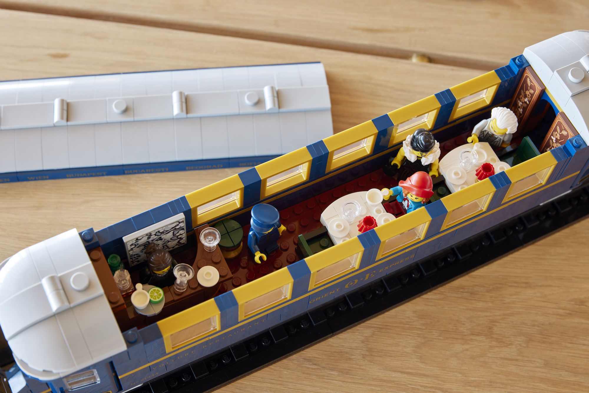 LEGO Orient Express ufficiale: il treno da esposizione lungo 1 metro e 20  arriva prima del previsto!