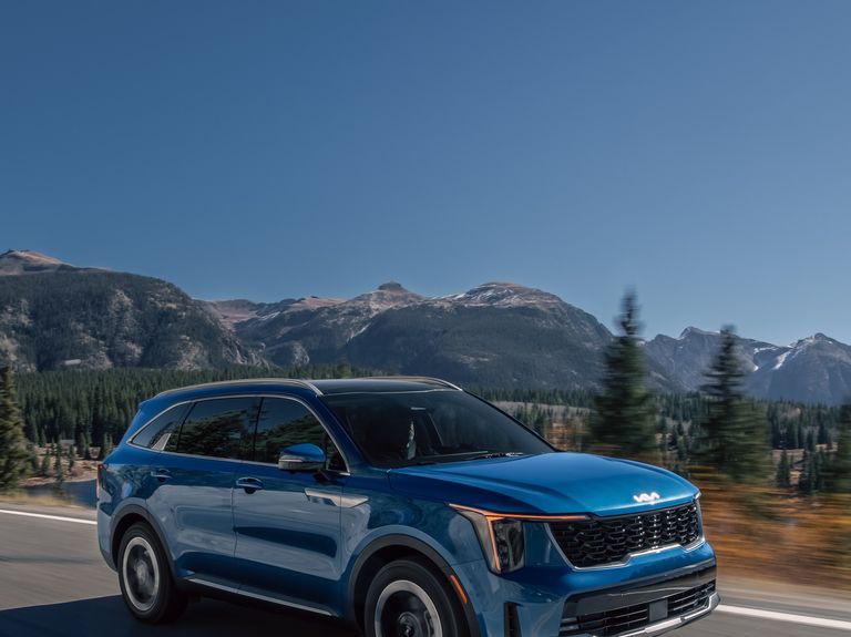 2022 Kia Sorento Plug-In Hybrid Review: The Affordable 3-Row That Can  Pretty Much Do It All