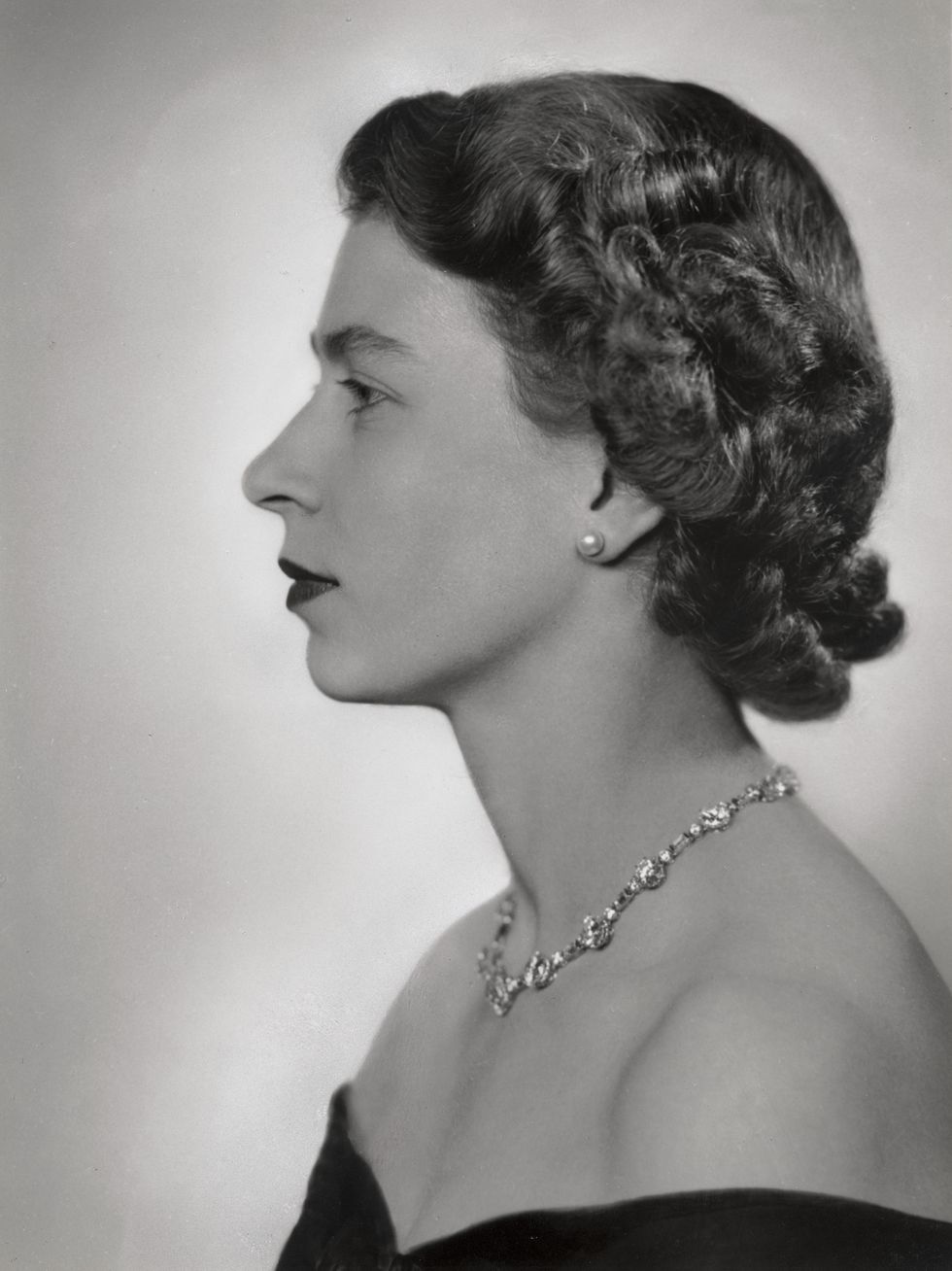 Queen elizabeth ii portrait 1950s hi-res stock photography and