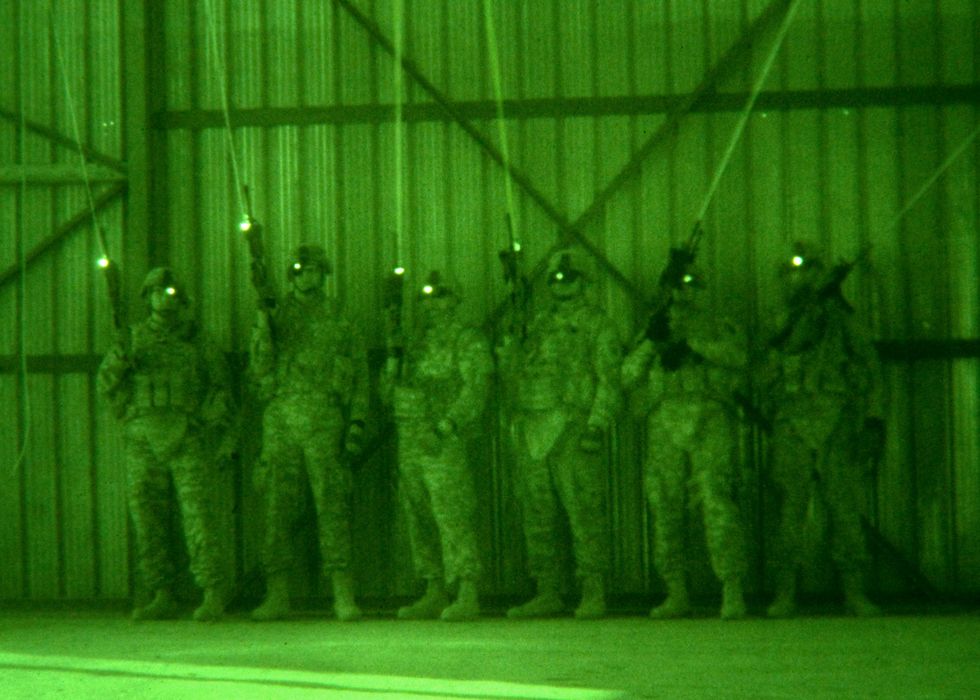 paratroopers with 1st platoon, company b, 2nd battalion, 504th parachute infantry regiment, 1st brigade, 82nd airborne division advise and assist brigade, train using infrared lasers and night vision optics in an urban operations setting at camp ramadi, iraq, oct 26, 2009 the paratroopers train constantly to maintain their fighting edge while standing ready to provide assistance to iraqi security forces us army photo by spc michael j macleod