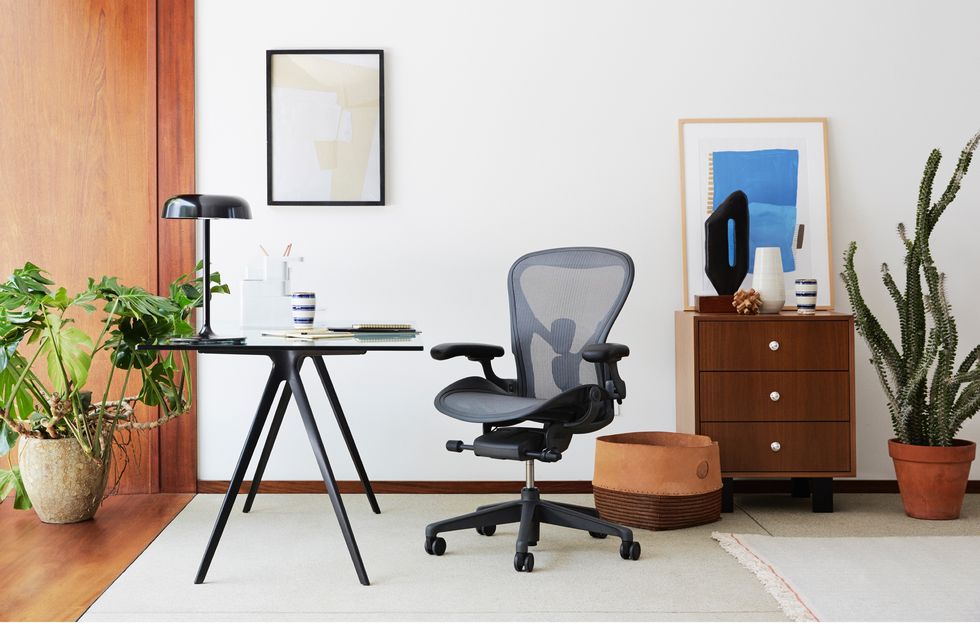 Office chair, Furniture, Chair, Desk, Room, Computer desk, Table, Interior design, Office, Building, 