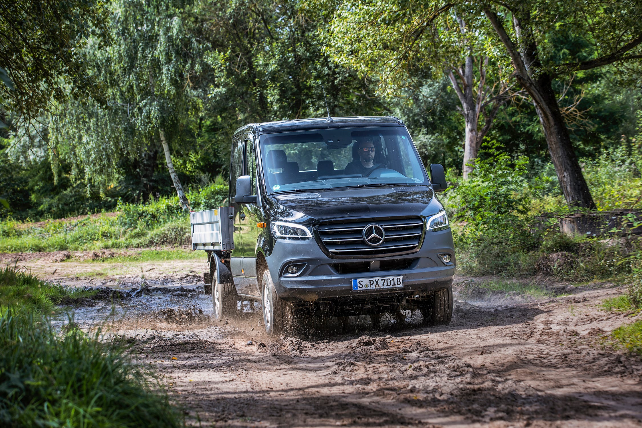 View Photos of the 2023 Mercedes-Benz Sprinter