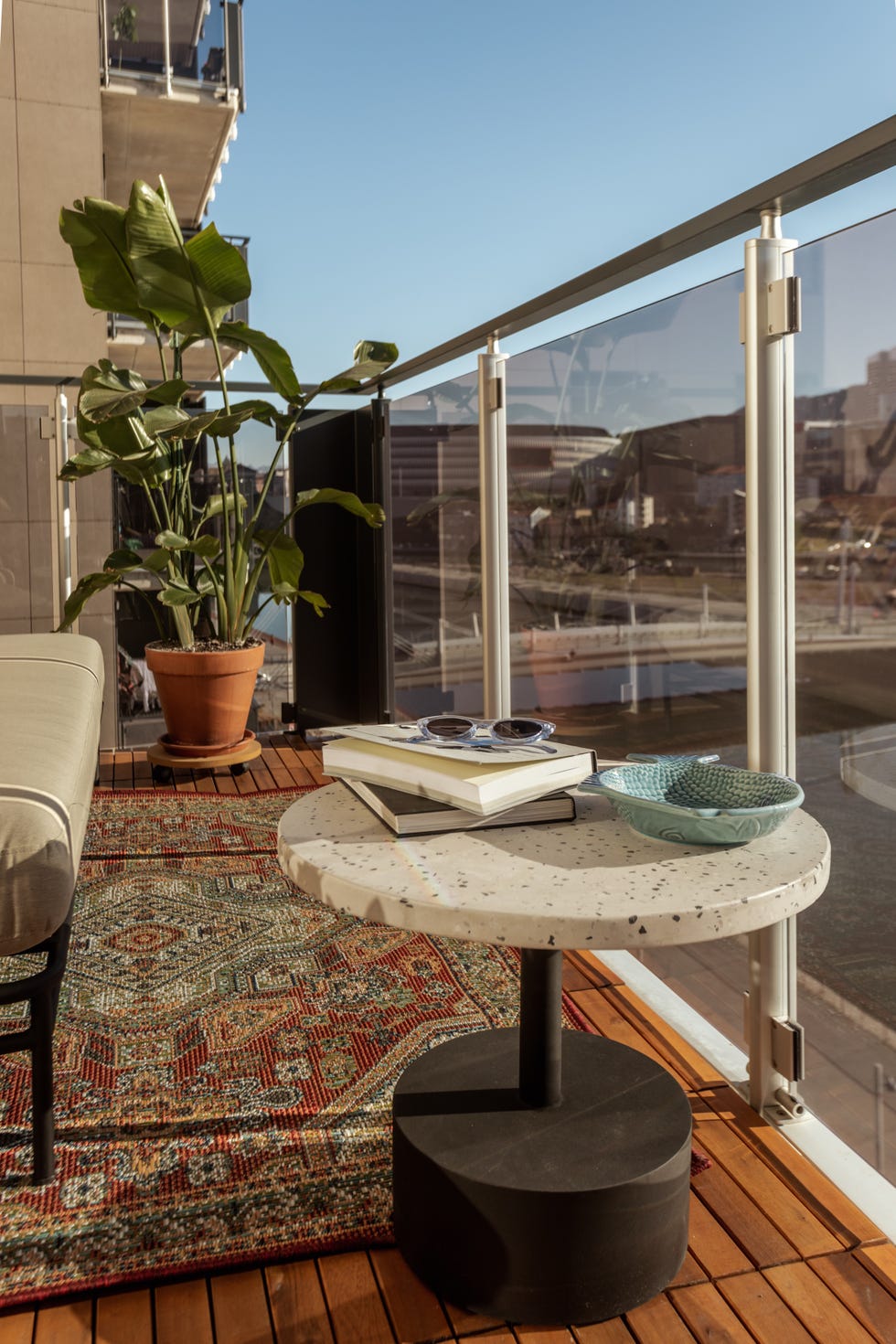 boho studio dan con la clave para transformar una anodina casa de nueva obra en bilbao en una oda al estilo industrial