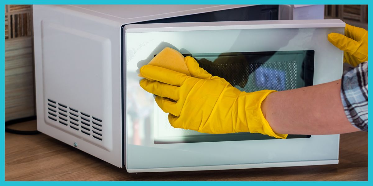 cleaning microwave