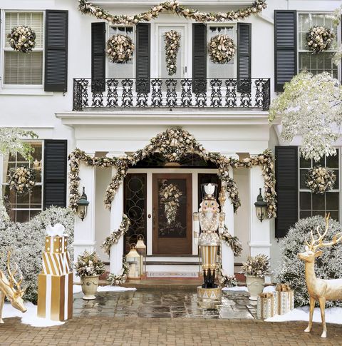 35+ Inspiring Front Front Porch Christmas Decorations