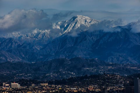 Dit park werd op 10 oktober 2014 door president Obama in ZuidCaliforni ingesteld De s winters besneeuwde San Gabrielbergen vormen een eiland van groen voor de vijftien miljoen mensen die er op minder dan anderhalf uur rijden vandaan wonen Het gebied van 1400 vierkante kilometer vormt 70 procent van het totale recreatiegebied van de inwoners van Los Angeles en levert 30 procent van hun drinkwater