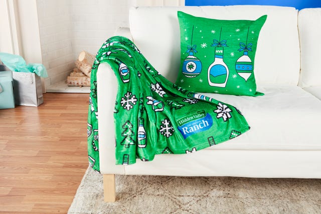 Green, Bedding, Furniture, Textile, Pillow, Aqua, Bed sheet, Cushion, Linens, Room, 