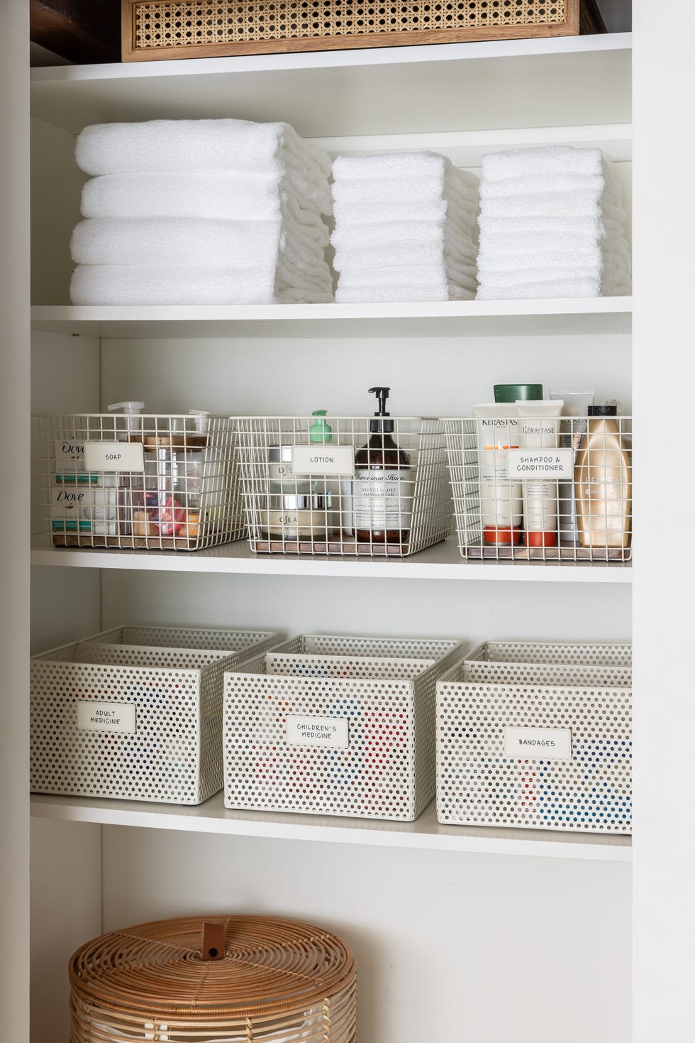 Organizing Bath Towels in Vanity: Ultimate Space-Saving Hacks