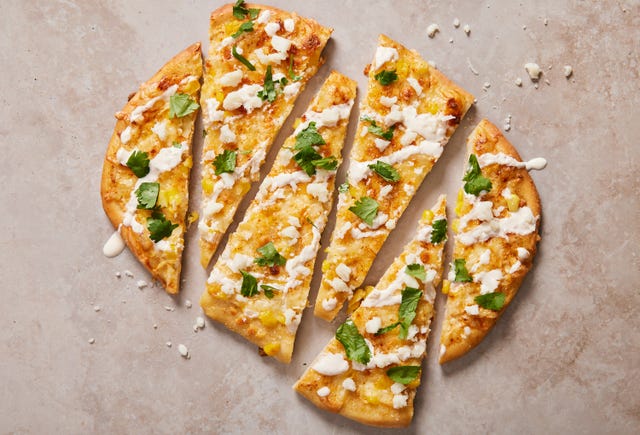 https://hips.hearstapps.com/hmg-prod/images/220720-delish-seo-mexican-streetcorn-flatbread-0246-eb-1659535963.jpg?crop=0.682xw:1.00xh;0.160xw,0&resize=640:*