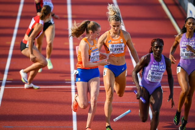 de wissel waar het misging bij de 4x400m in eugene