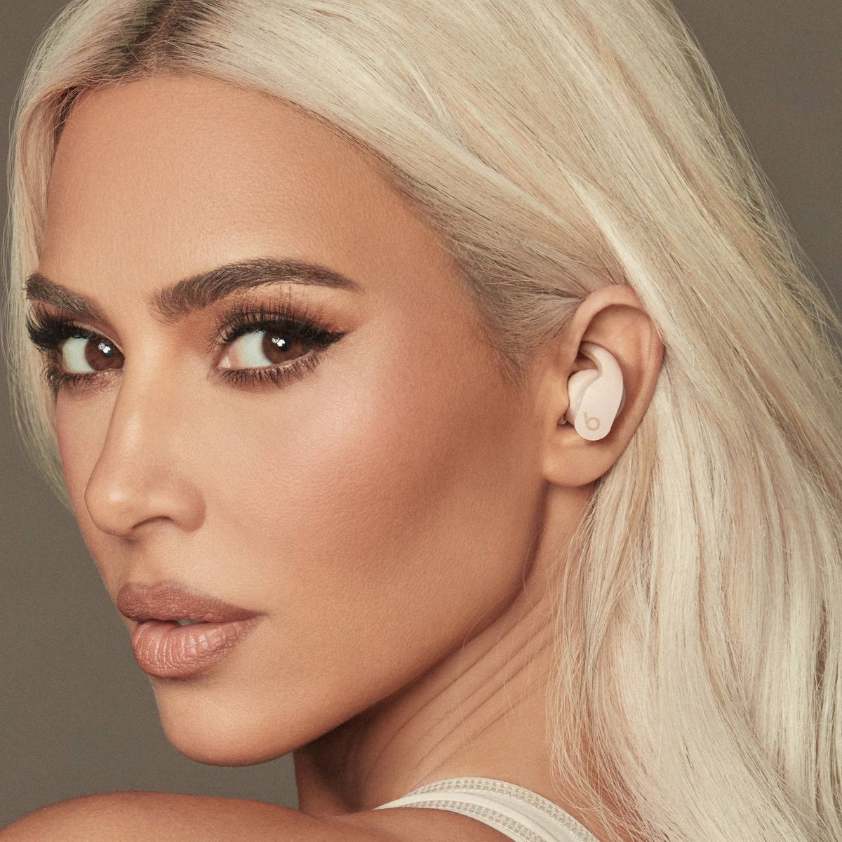 Novia Oficial recuerdos Shop Kim Kardashian's Beats in 2022 – Beats x Kim Earbuds Sale