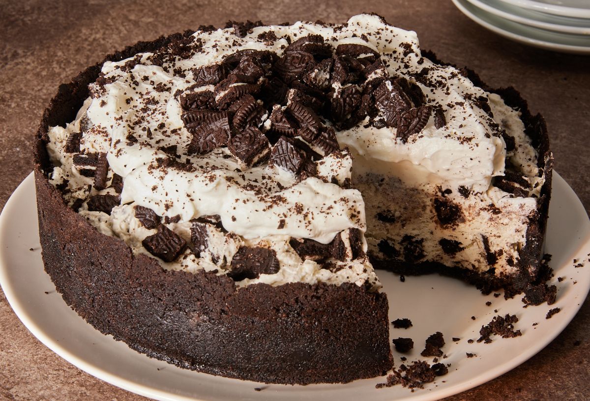 oreo cookie crust with whipped cream filling