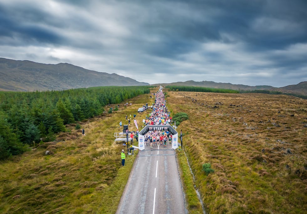 an aerial photo of a marathon in the mountians