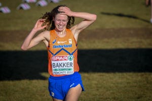 veerle bakker pakt de tiende plek op de ek cross in turijn