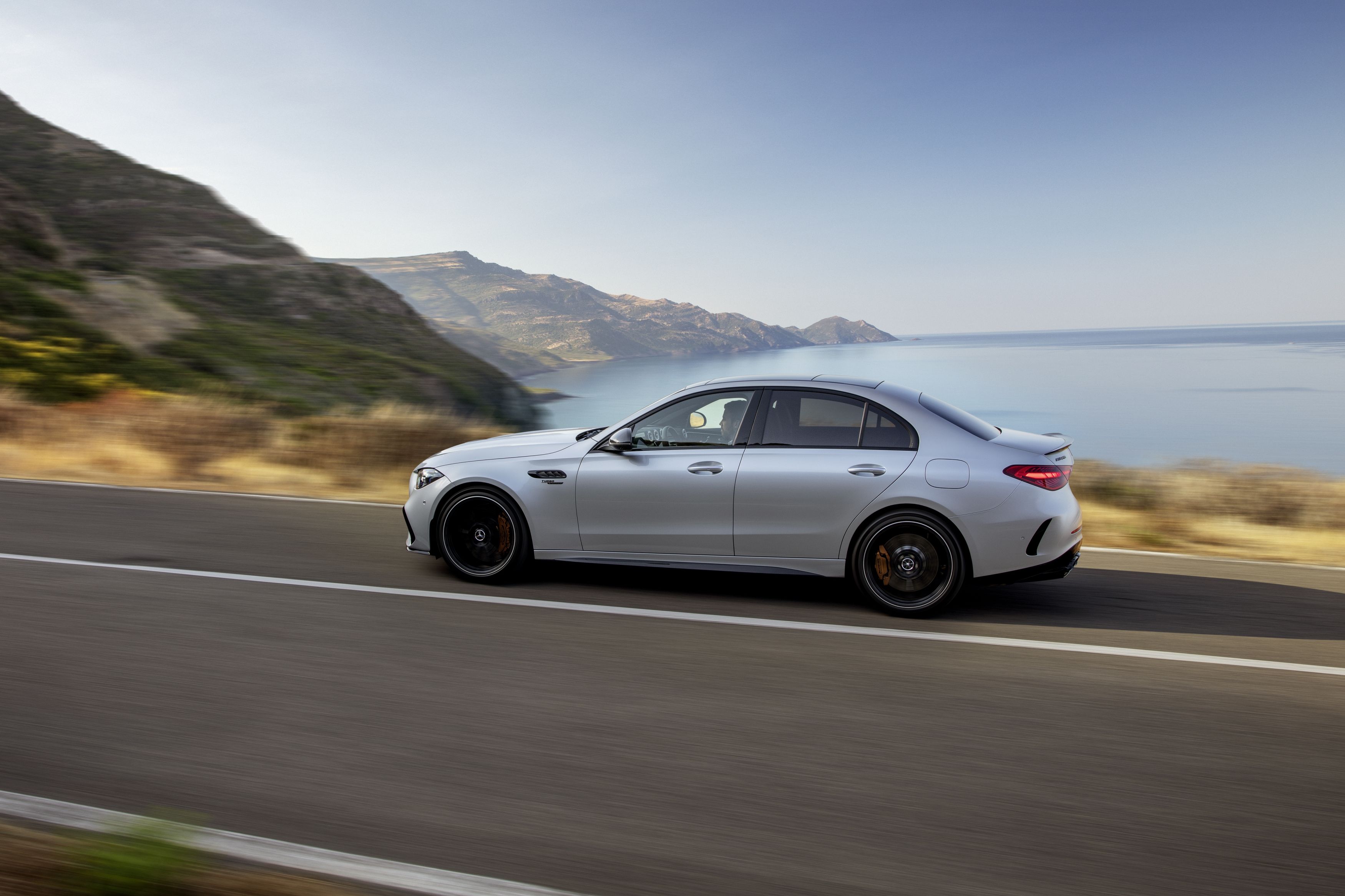 Mercedes-AMG presentó el nuevo C 63: el cuatro cilindros más