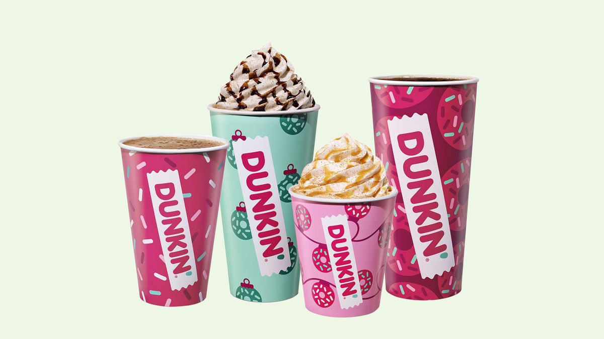 https://hips.hearstapps.com/hmg-prod/images/23-del-dunkinholidaycups-r1-6540076b35104.jpg?crop=0.9869636536303202xw:1xh;center,top&resize=1200:*