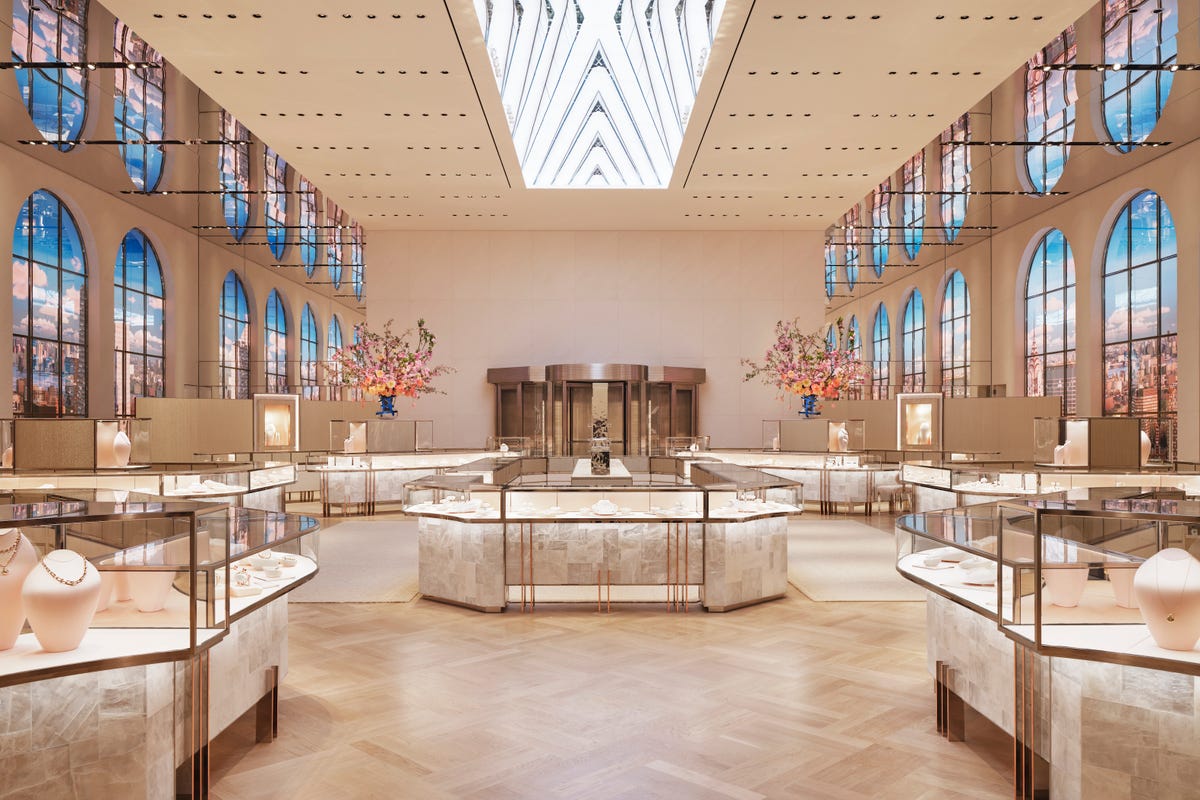 Tiffany & Co.'s Redesigned White Plains Store Is Big, Bright, and Utterly  Flawless