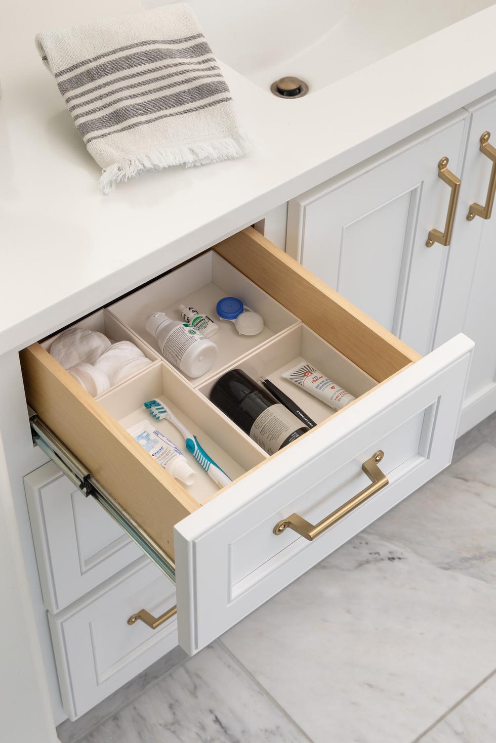 Benefits of Multi-Tier Bathroom Organizers: Maximize Space Effortlessly