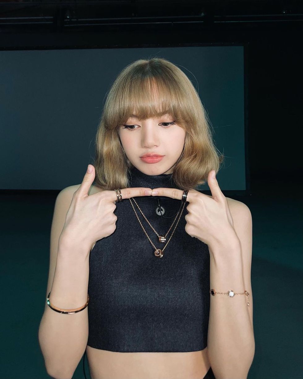 blackpink lisa穿搭珠寶的非典型法則！盤點lisa從日常項鍊到頂級珠寶品牌的時髦造型