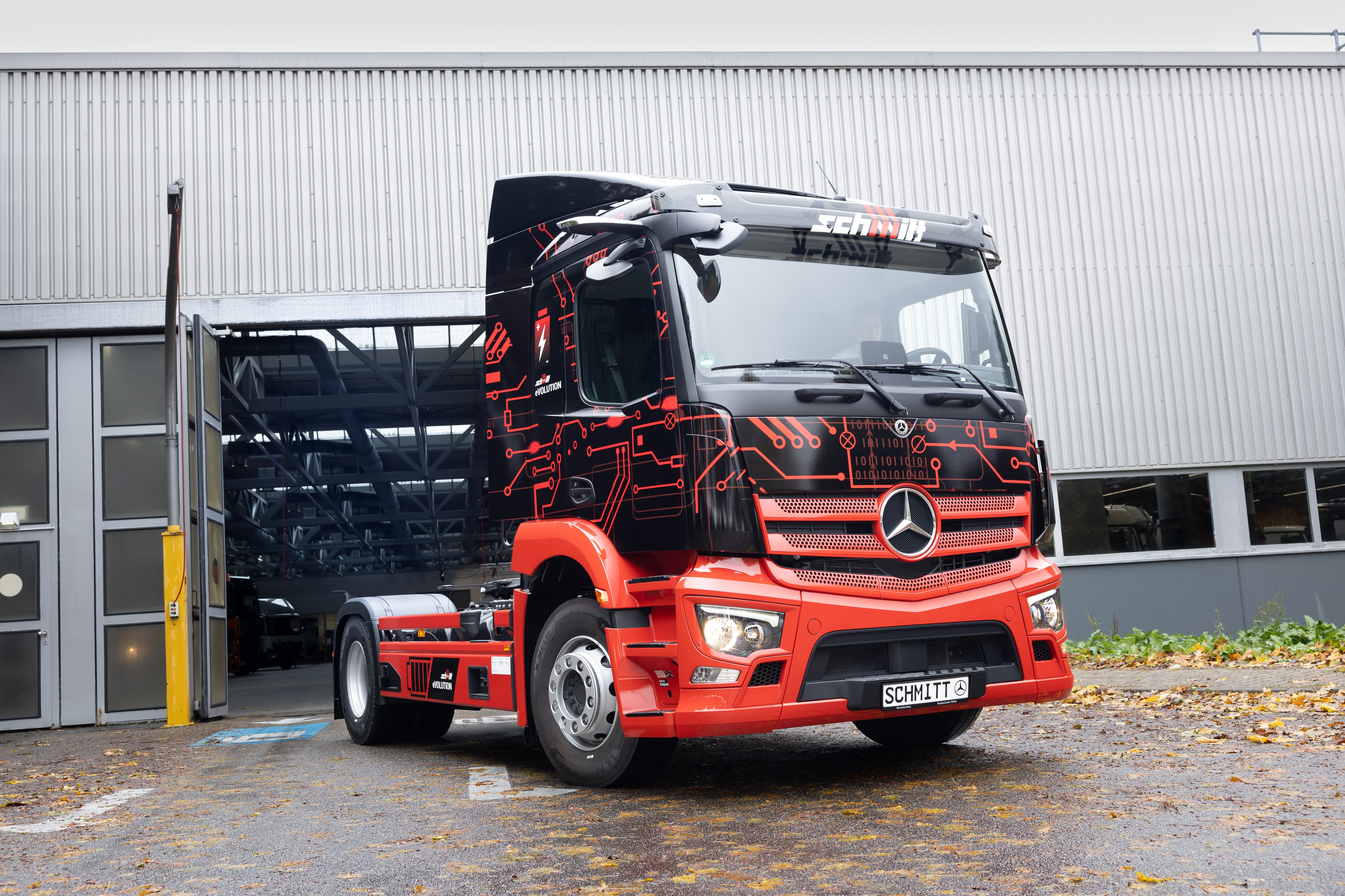 This Mercedes-Benz Will Lead the EV Truck Shift