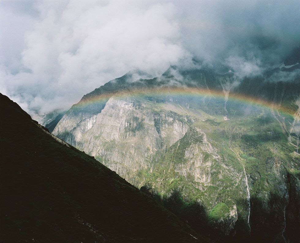 Een regenboog verschijnt boven de Masangangvallei
