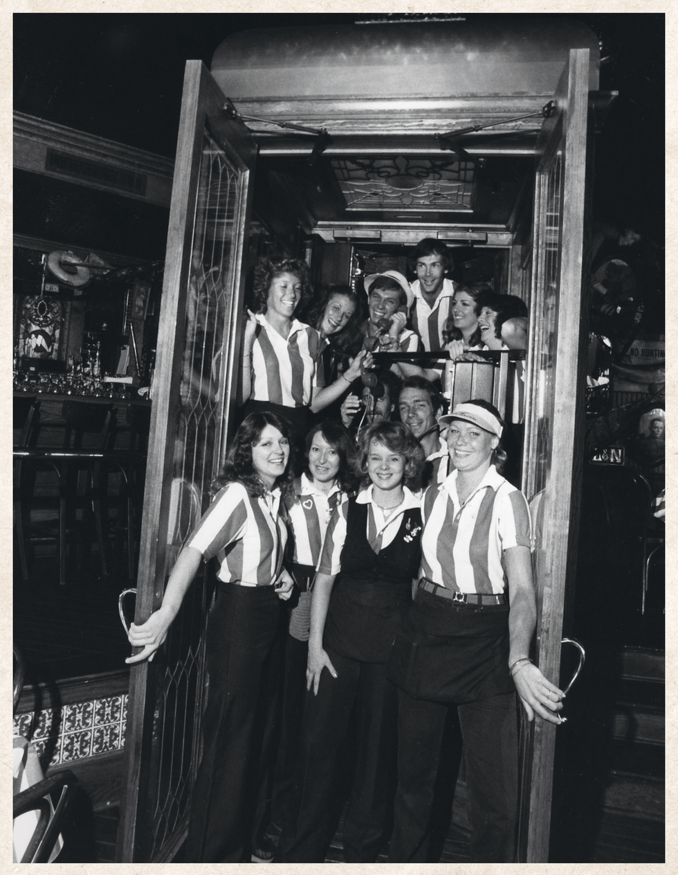 tgi fridays bartenders servers