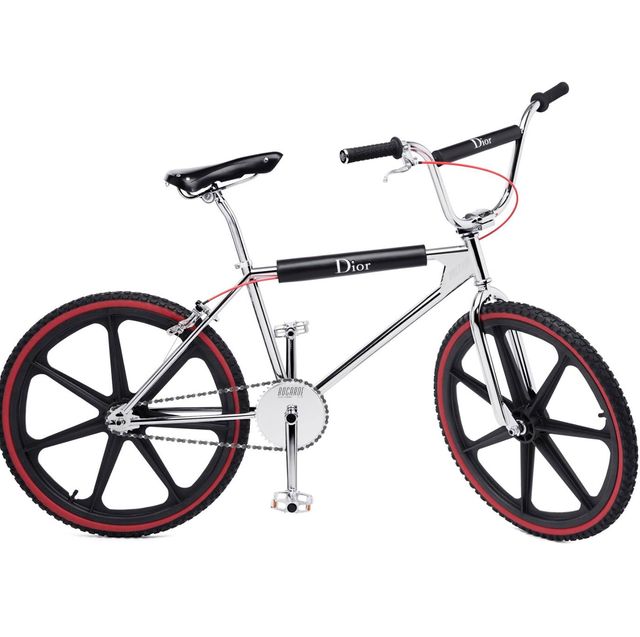 Land vehicle, Bicycle, Bicycle wheel, Bicycle part, Vehicle, Bicycle tire, Bicycle frame, Spoke, Bicycle drivetrain part, Bicycle fork, 