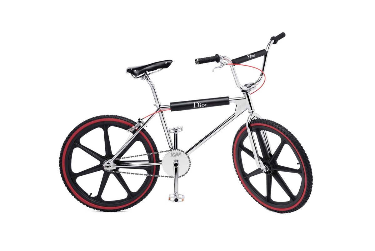 Land vehicle, Bicycle, Bicycle wheel, Bicycle part, Vehicle, Bicycle tire, Bicycle frame, Spoke, Bicycle drivetrain part, Bicycle fork, 