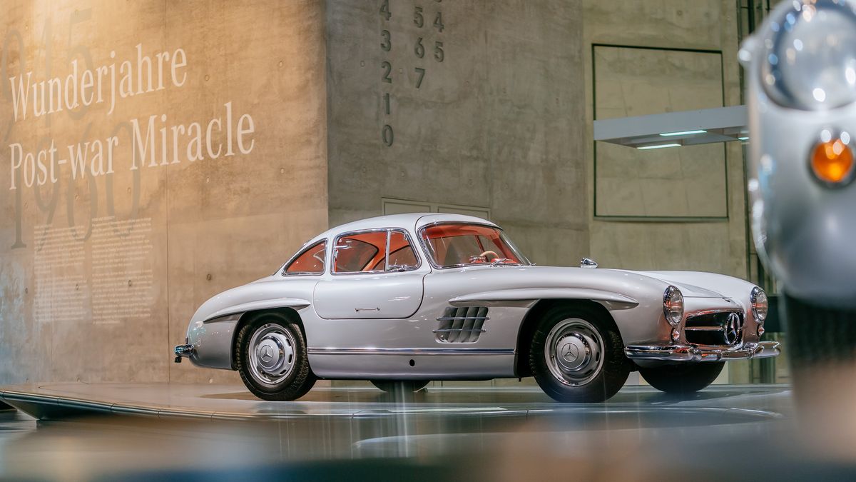 preview for El Mercedes-Benz 300 SL cumple 70 años con una exposición en el Museo de Mercedes