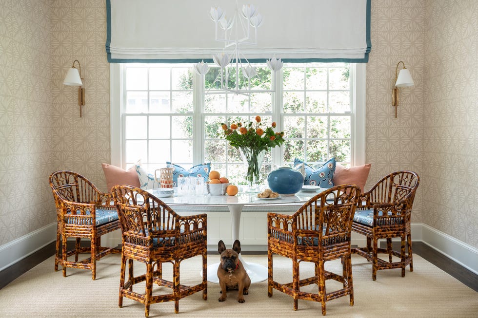 breakfast room