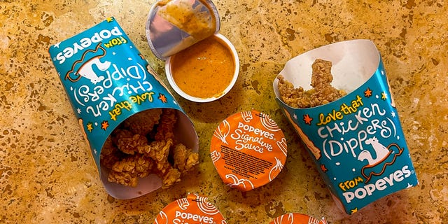 popeyes chicken dippers and signature sauce