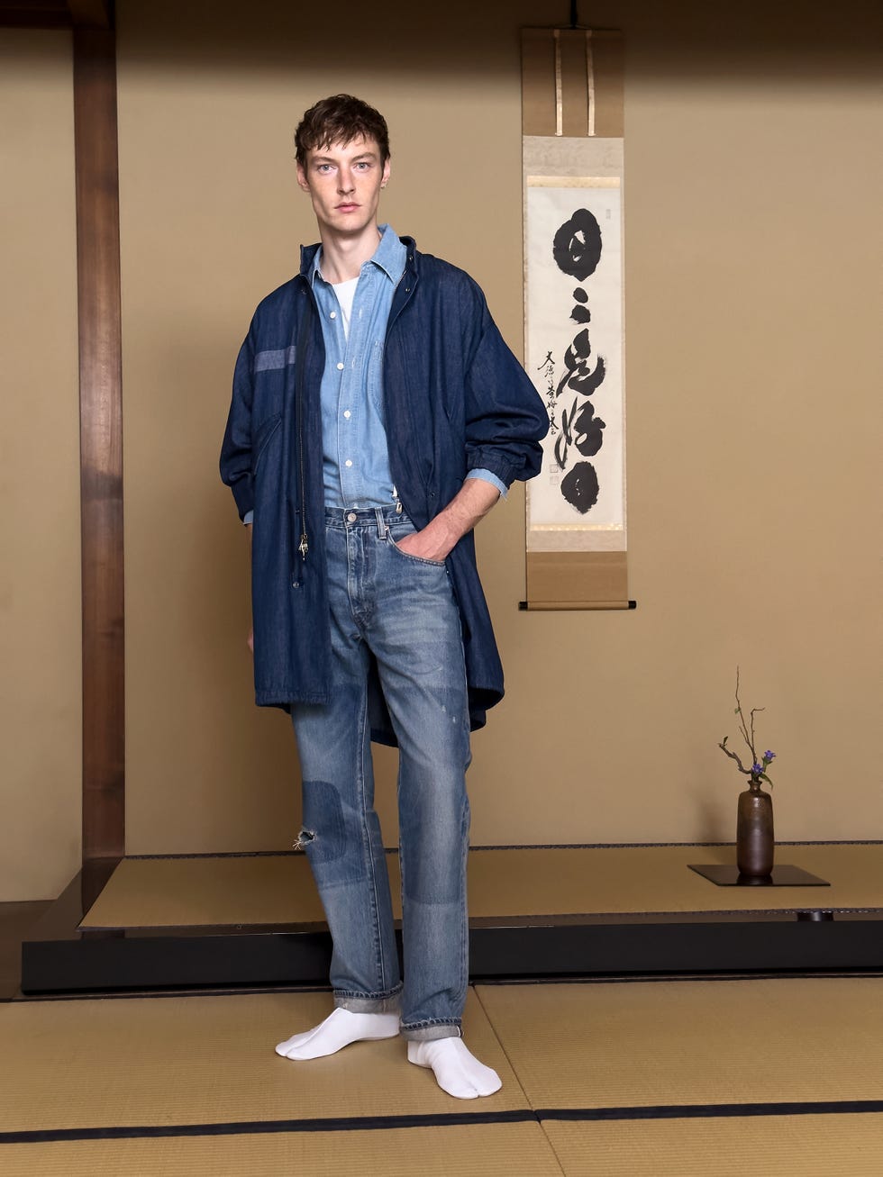 la nouvelle collection Blue Tab comprend des pièces remarquables comme cette version indigo de la parka queue de poisson
