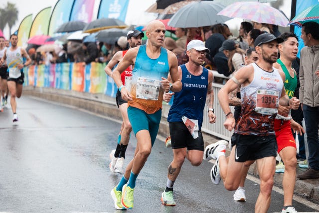 reyes estévez a los 48 años en la media maratón de sevilla 2025