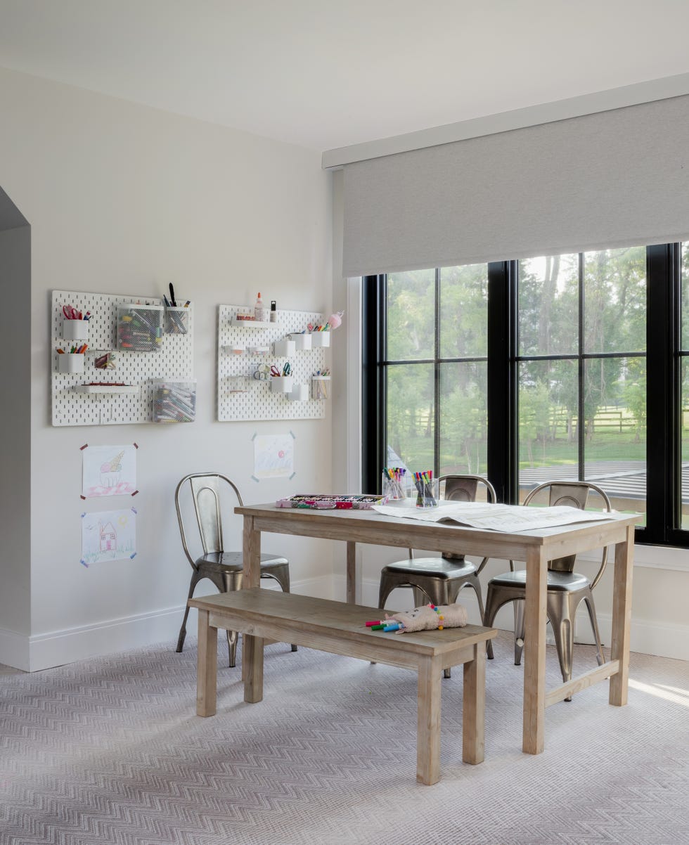 casa nueva pensada para crecer en familia con materiales duraderos y un interiorismo elegante y funcional