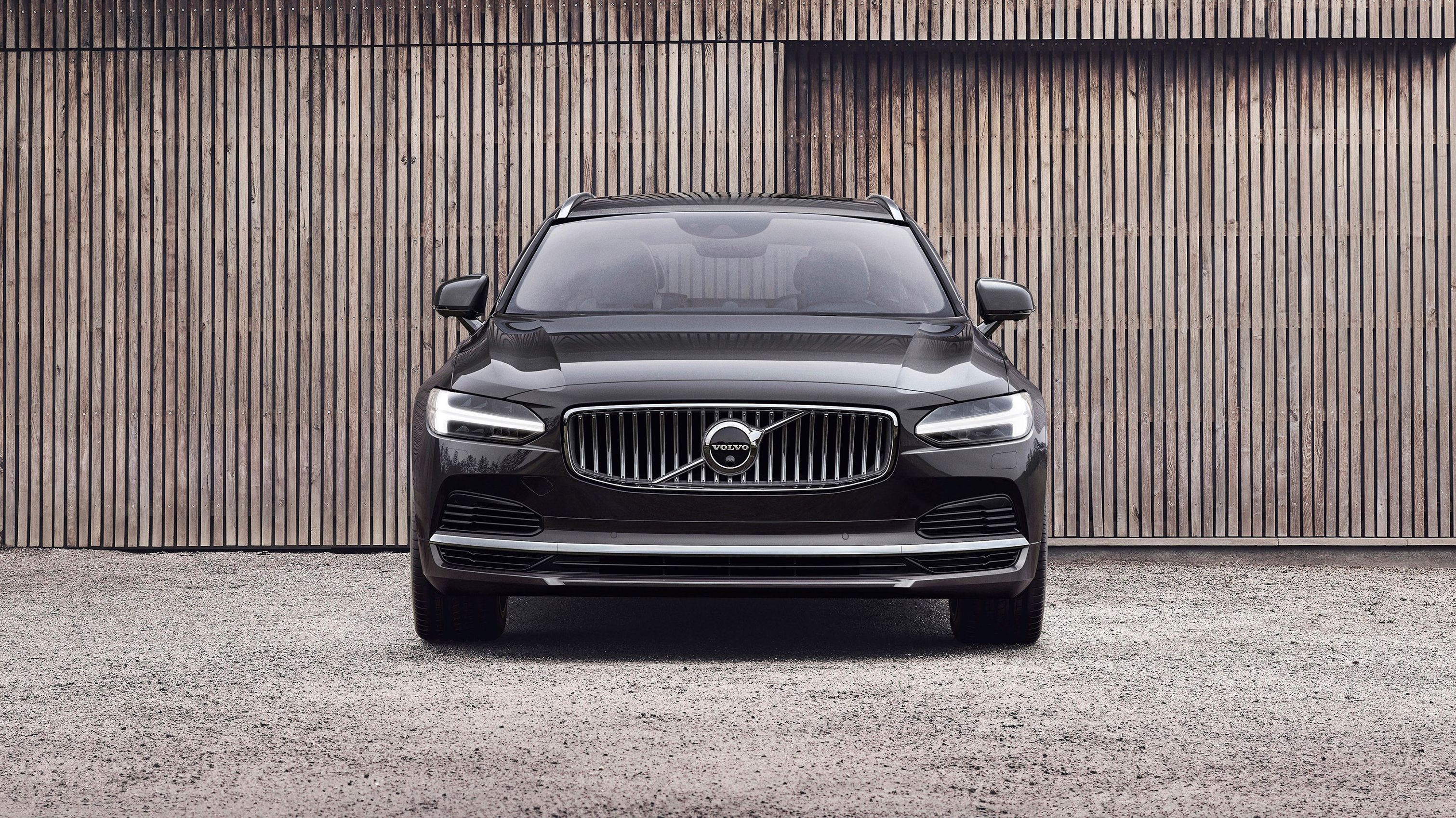 Volvo's S90 and V90 Get Mild-Hybrid Tech and an Exterior Refresh