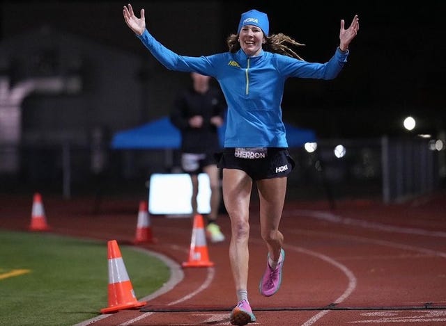 corre 160 chilometri in 12 ore e 41 minuti l'incredibile record di camille herron