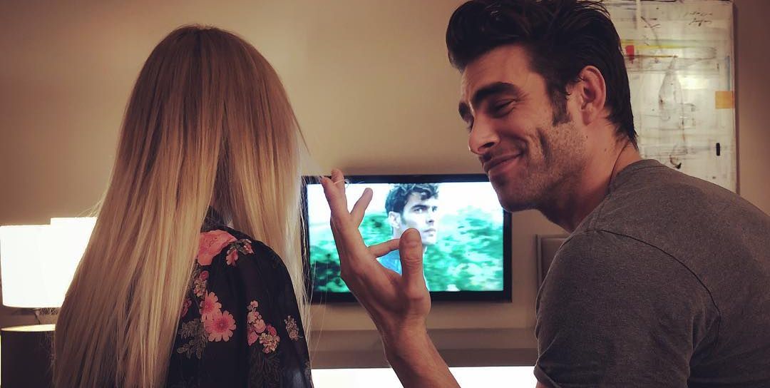 Jon Kortajarena le pide a la Vecina Rubia en matrimonio en Instagram y Madonna piensa que se lo está pidiendo a ella.
