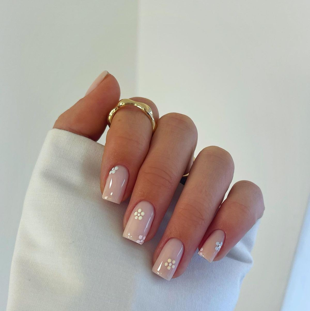 Top 19+ Short Nail Designs for Summer 2024 that You Can't Miss