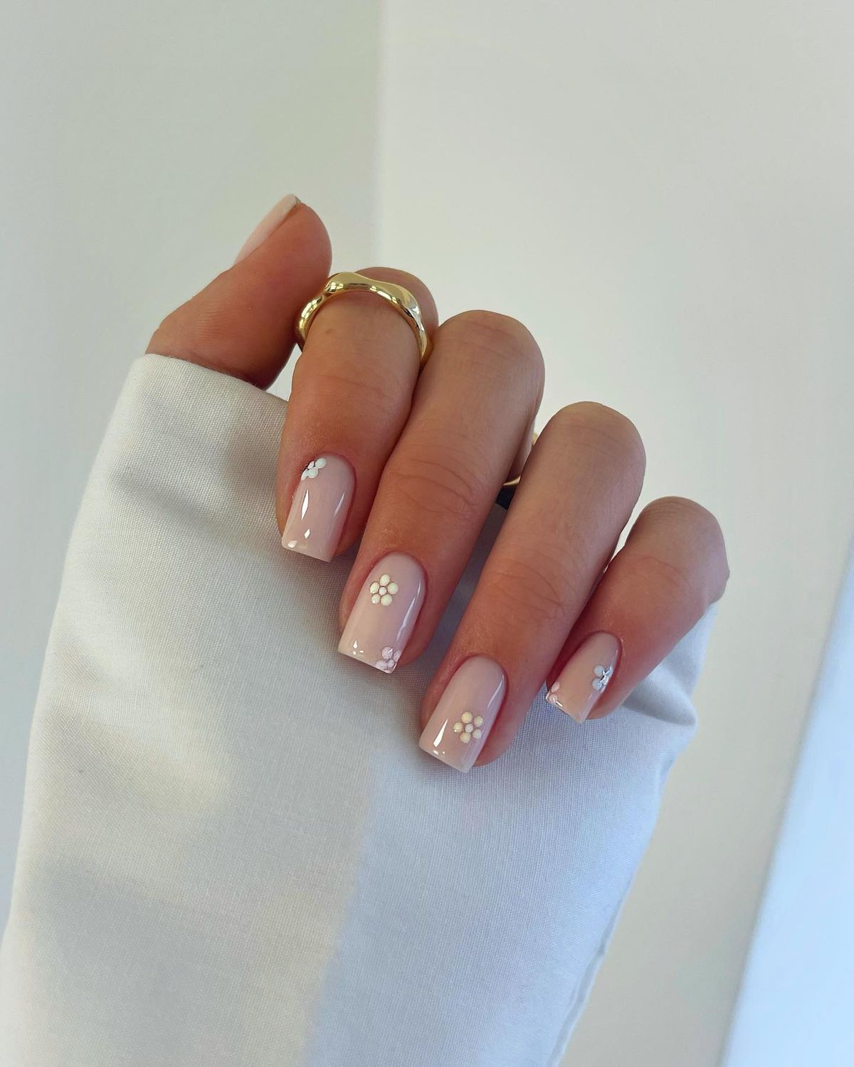 What counts as simple nail art?