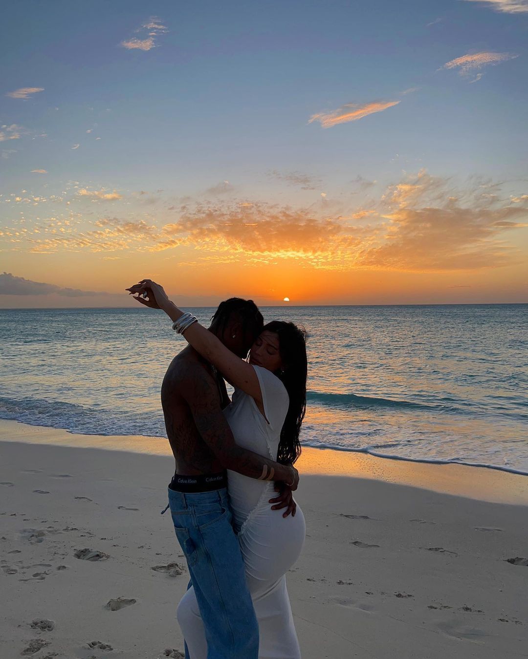 COUPLES BEACH POSES!! These are... - Ashley Jade Photography | Facebook