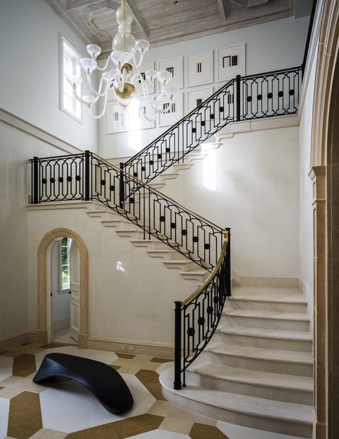 Stairs, Handrail, Baluster, Property, Building, Interior design, Architecture, Ceiling, Room, House, 